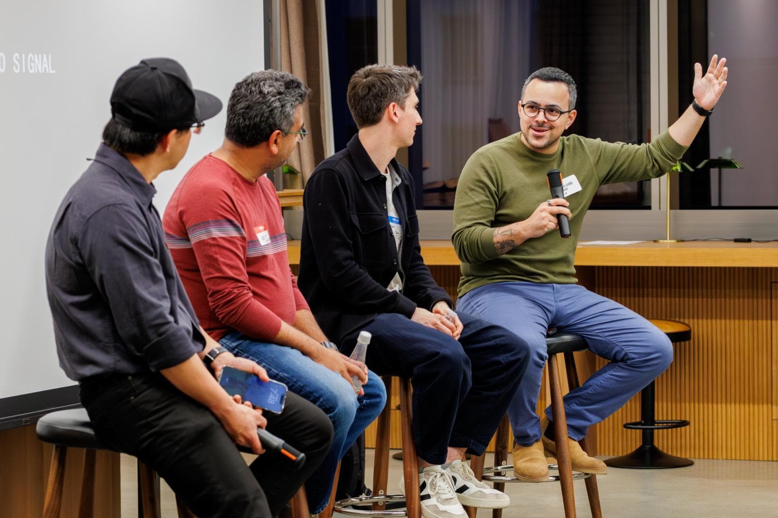 João Moura (CrewAI) making a point about hierarchical knowledge and agent context